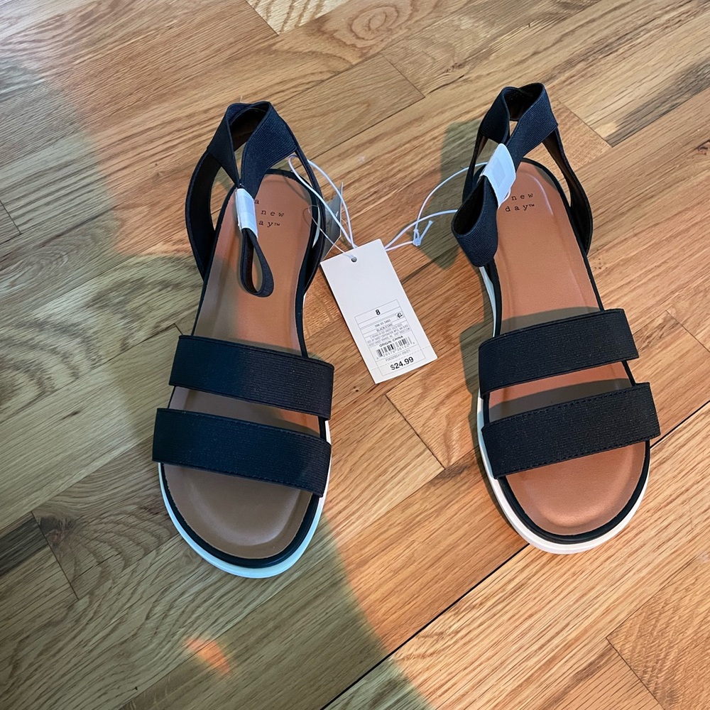 Flat sandals